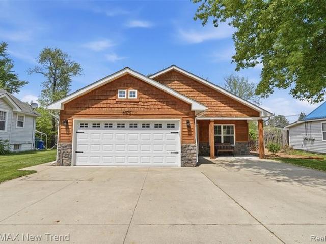 House for sale in Waterford, Michigan