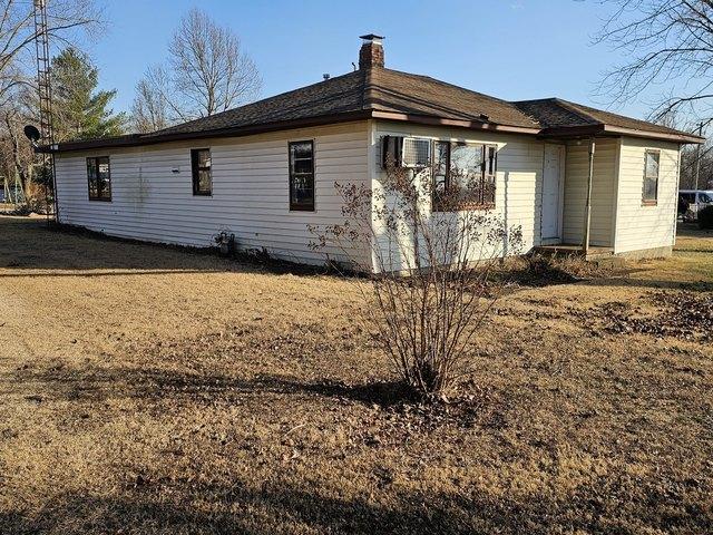 House for sale in Waltonville, Illinois