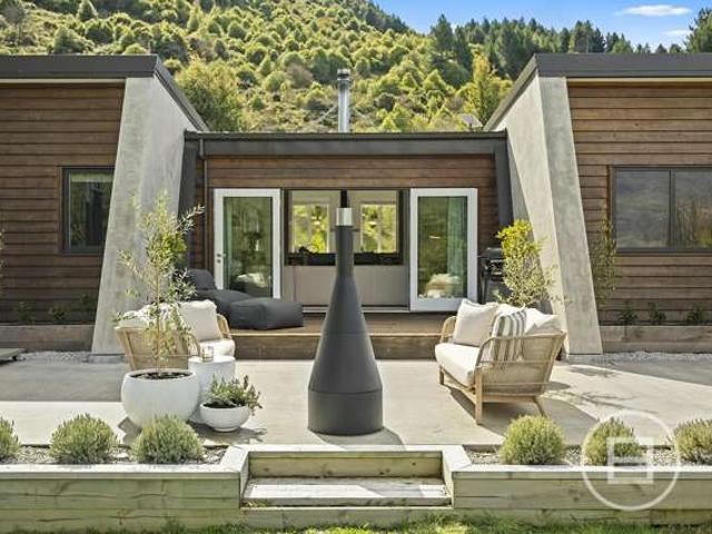 House for sale in Otakou