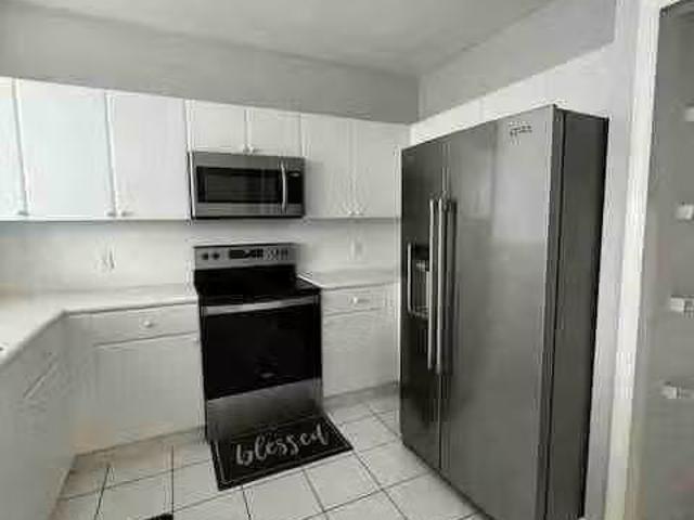 Condo for rent in Hollywood