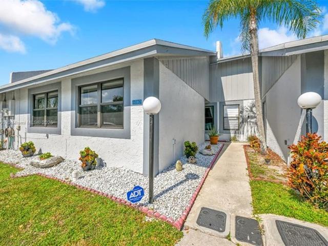 Townhouse for sale in Margate, Florida