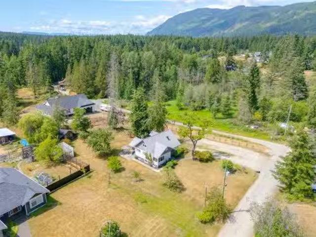 House for sale in Clayoquot, British Columbia