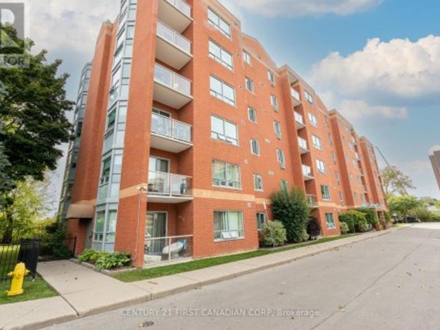 Condo for sale in Southcrest Estates, London