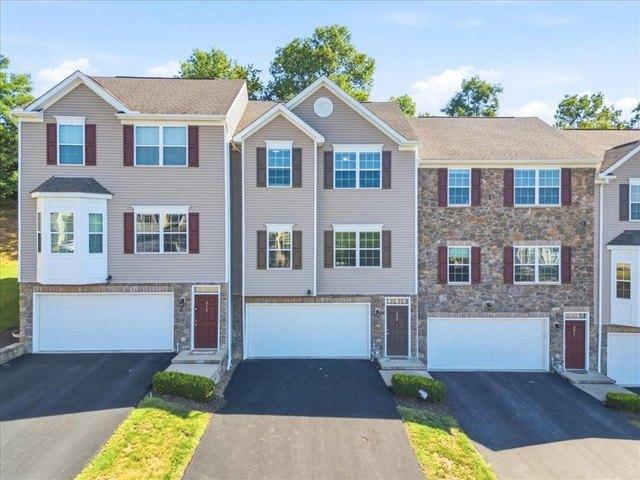 Townhouse for sale in Carnegie, Pennsylvania