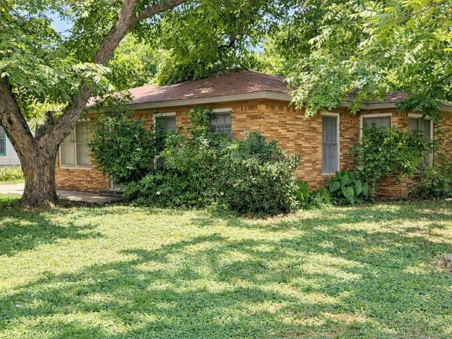 House for sale in Milam, Texas