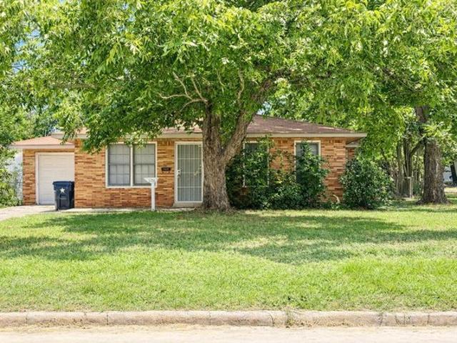 House for sale in Milam, Texas