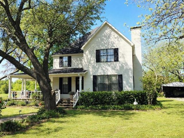 House for sale in Tioga, Texas