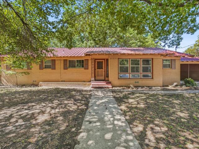 House for sale in De Leon, Comanche County