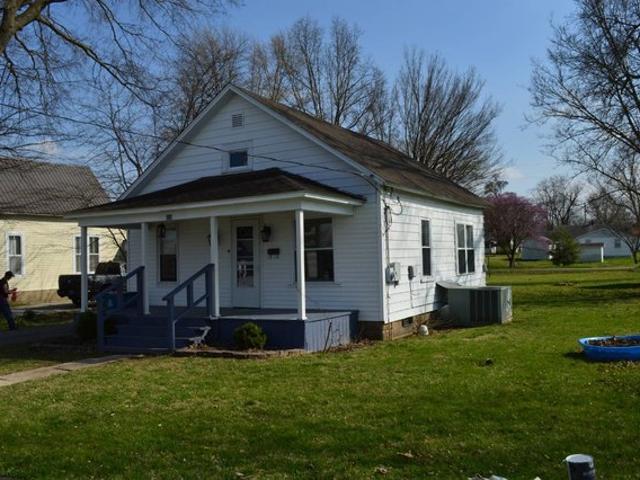 House for sale in Fairfield, Illinois