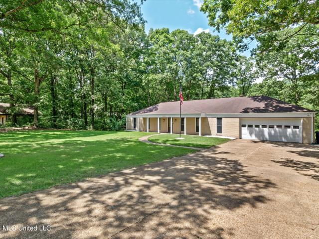 House for sale in Nesbit, Mississippi