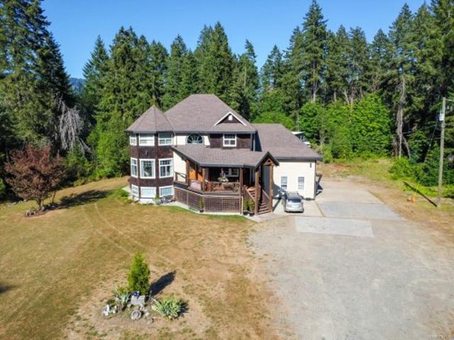 House for sale in Clayoquot, British Columbia