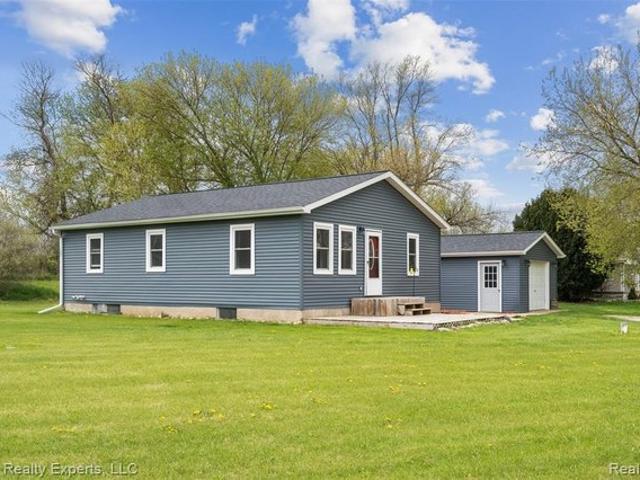 House for sale in North Branch, Michigan