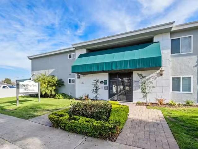 Condo for sale in Costa Mesa