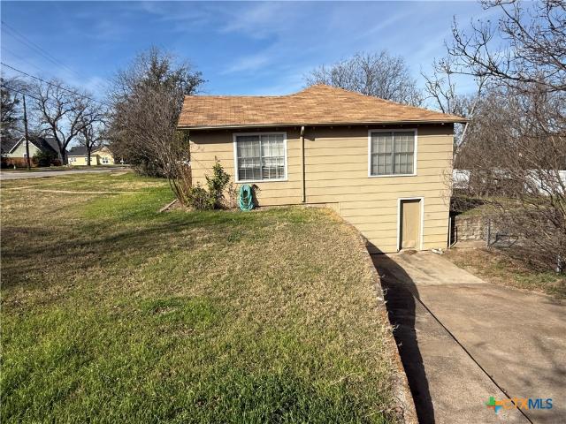 House for sale in Hamilton, Texas