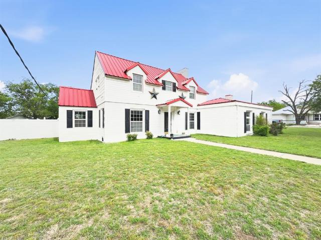 House for sale in Hamilton, Texas
