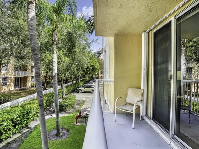 Condo for sale in Dania, Florida