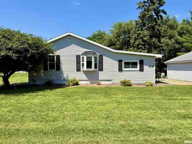House for sale in Knoxville, Illinois