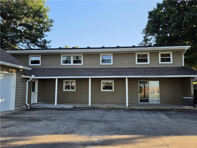 House for sale in Country Club Hills, Fort Scott