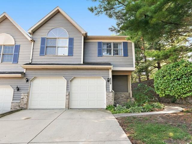 Townhouse for sale in Carpentersville, Illinois