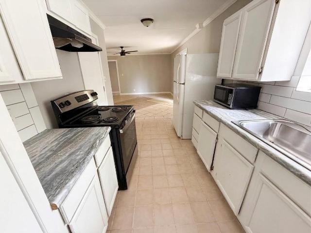 House for sale in Holland, Texas