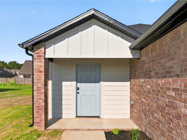 House for sale in Gravette, Benton County