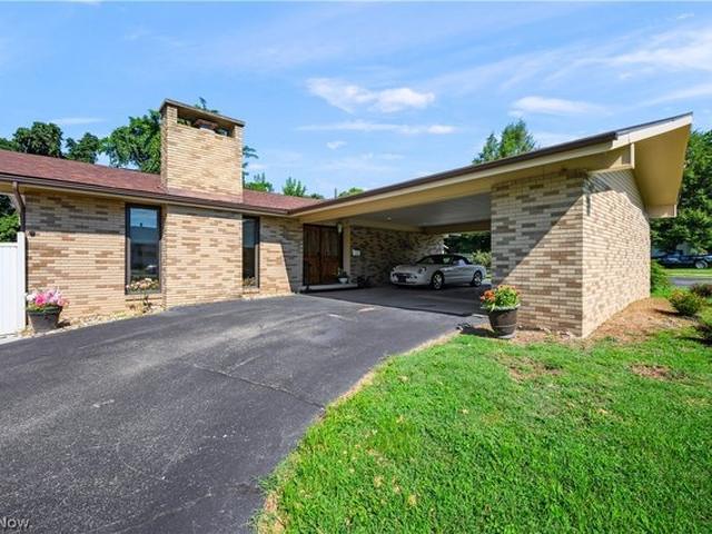 House for sale in Belpre, Ohio