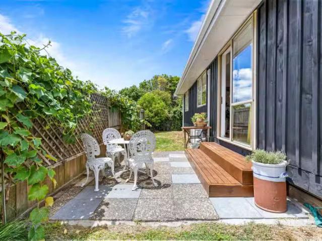 House for sale in Oratia, Oroua County