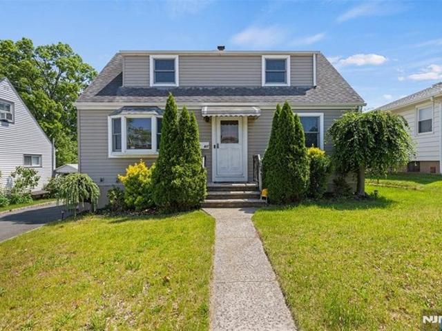 House for sale in Elmwood Park, New Jersey