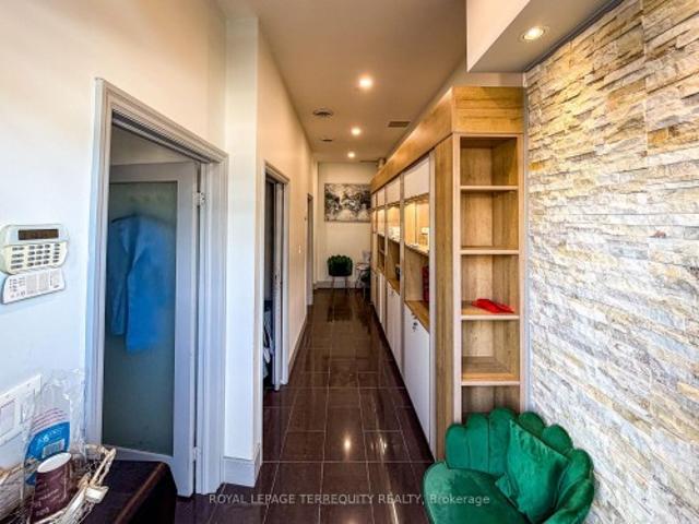 Commercial for rent in York, Ontario