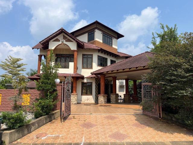 Bungalow for sale in Malaka