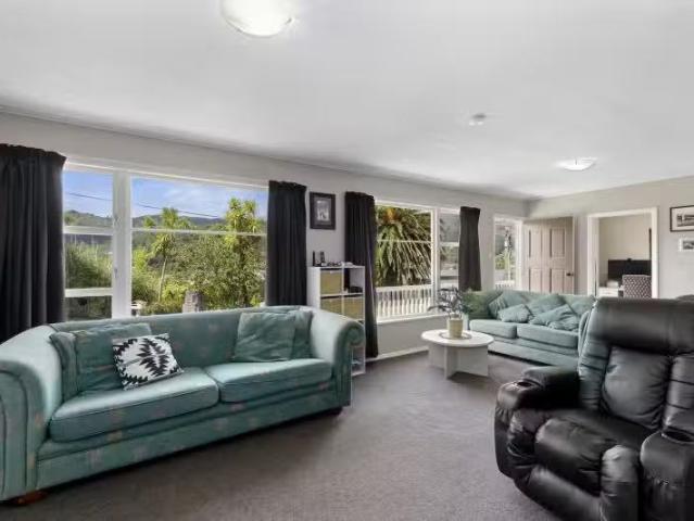 House for sale in Days Bay, Wellington