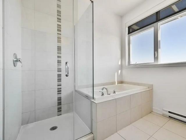 Apartment for rent in Saint-lambert, Quebec