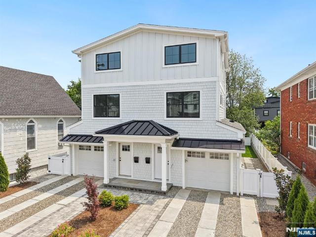 Townhouse for sale in Millburn