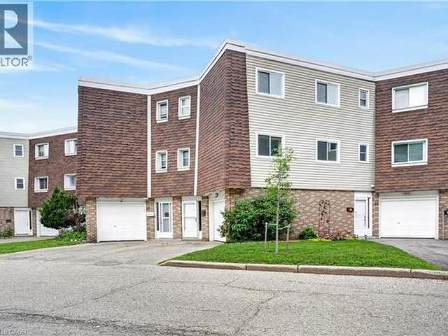Townhouse for sale in Laurentian Hills, Kitchener