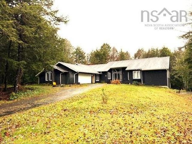 House for sale in Beaver Bank, Nova Scotia