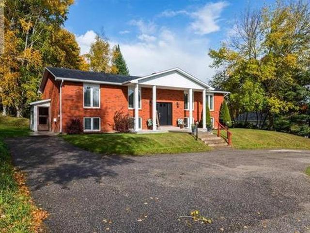 House for sale in Ontario