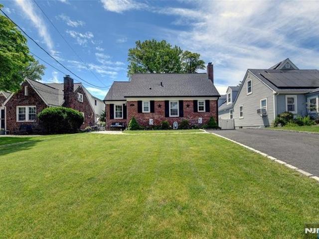 House for sale in Dumont, New Jersey