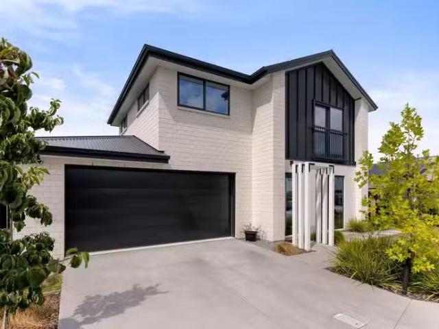 House for sale in Chaslands, Canterbury