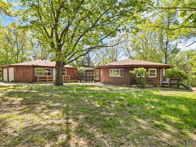 House for sale in Hillsboro, Illinois