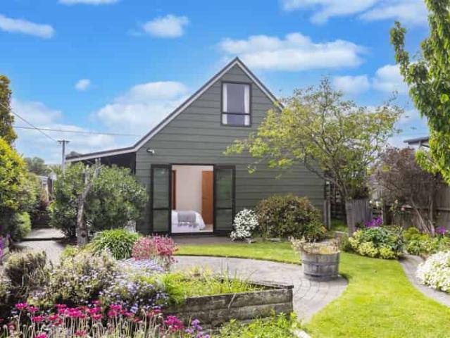 House for rent in Chaslands, Canterbury
