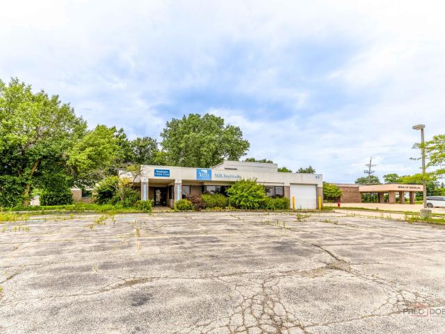 Commercial for sale in Gurnee, Illinois