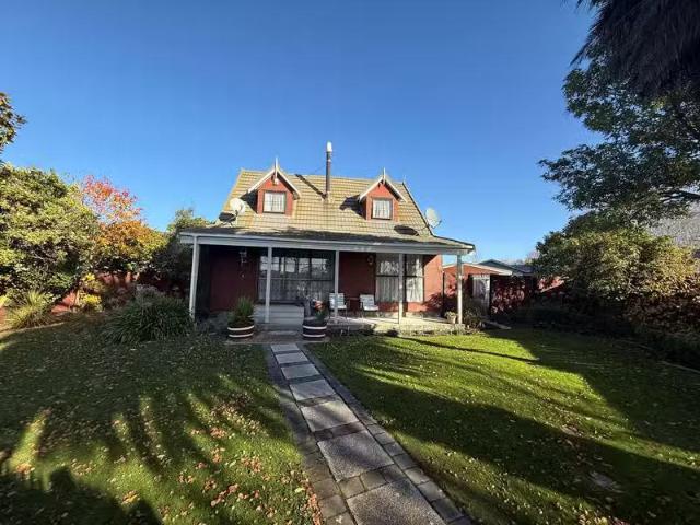House for sale in Chaslands, Canterbury