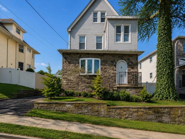 House for sale in Hudson, New Jersey