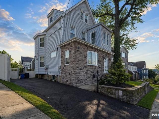House for sale in Hudson, New Jersey