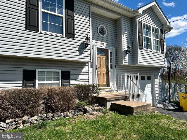 House for sale in Bunker Hill, West Virginia