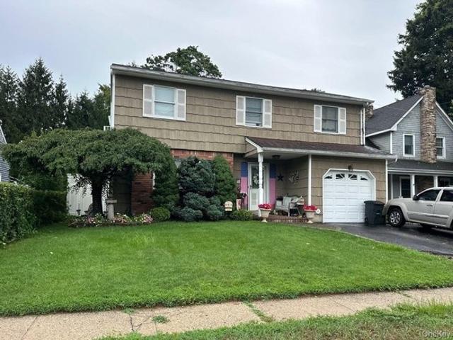 House for sale in Huntington, New York
