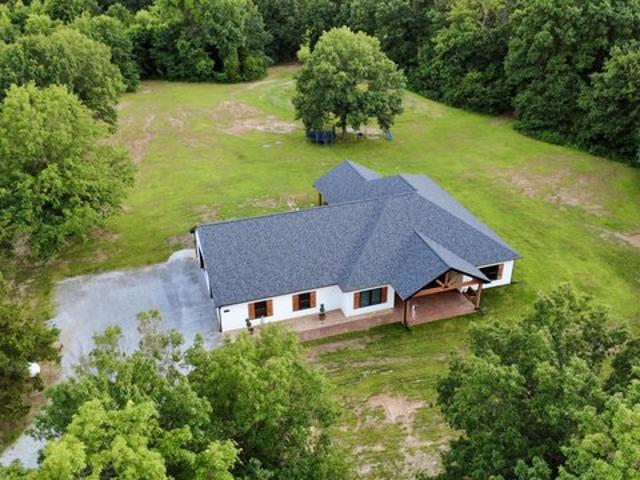 House for sale in Harrisburg, Missouri