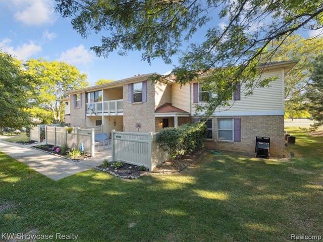 Condo for sale in South Lyon, Michigan