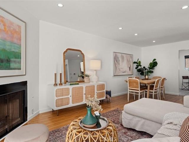 Townhouse for sale in Canoga Park, California