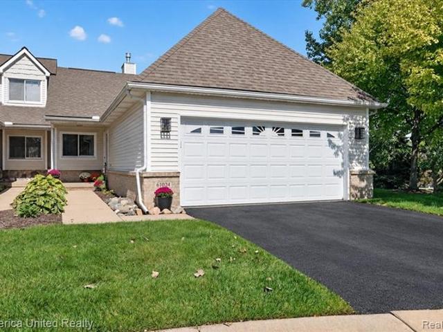 Condo for sale in Evergreen Court, South Lyon
